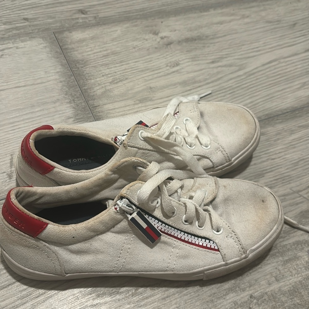Tommy Hilfiger tennis shoes, size 6 1/2